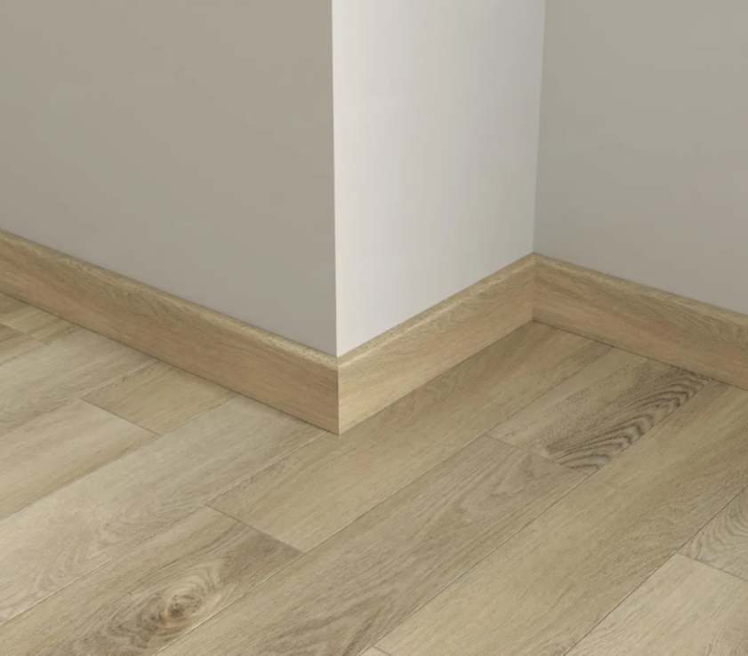Плинтус Alpine Floor Parquet Light Дуб Синистра SK 13-17 2200×80×12,5 фото в интерьере